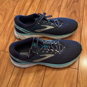 Brooks Sneakers Size 10 (These fit and I’m closer to a 9/9.5)